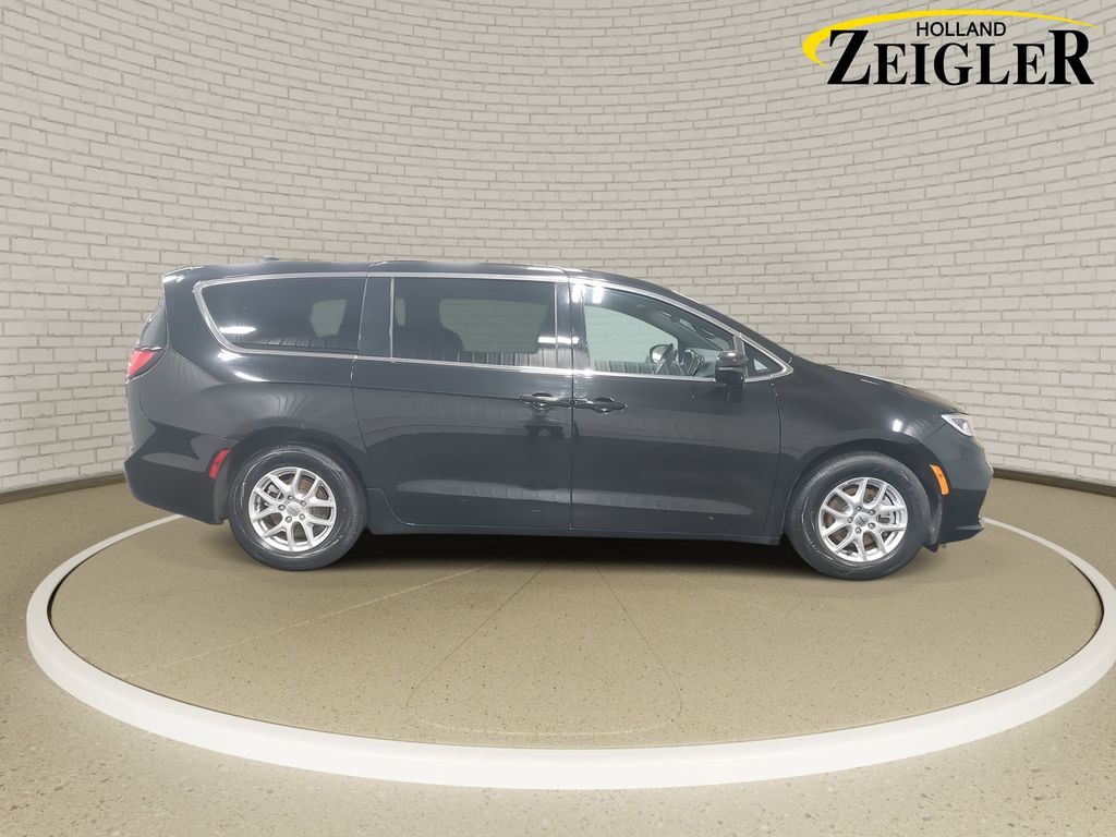 2025 CHRYSLER PACIFICA - Image 4