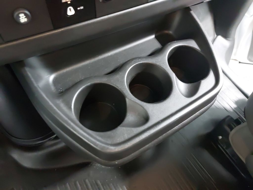 2024 GMC SAVANA - Image 22