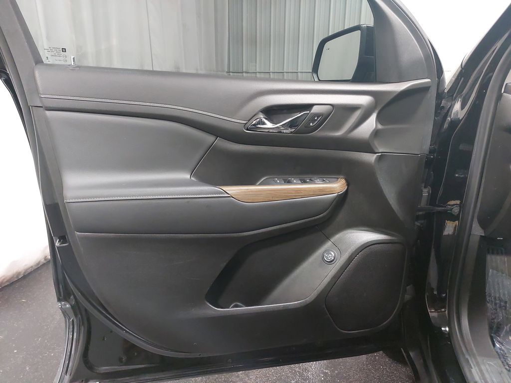 2023 GMC ACADIA - Image 30