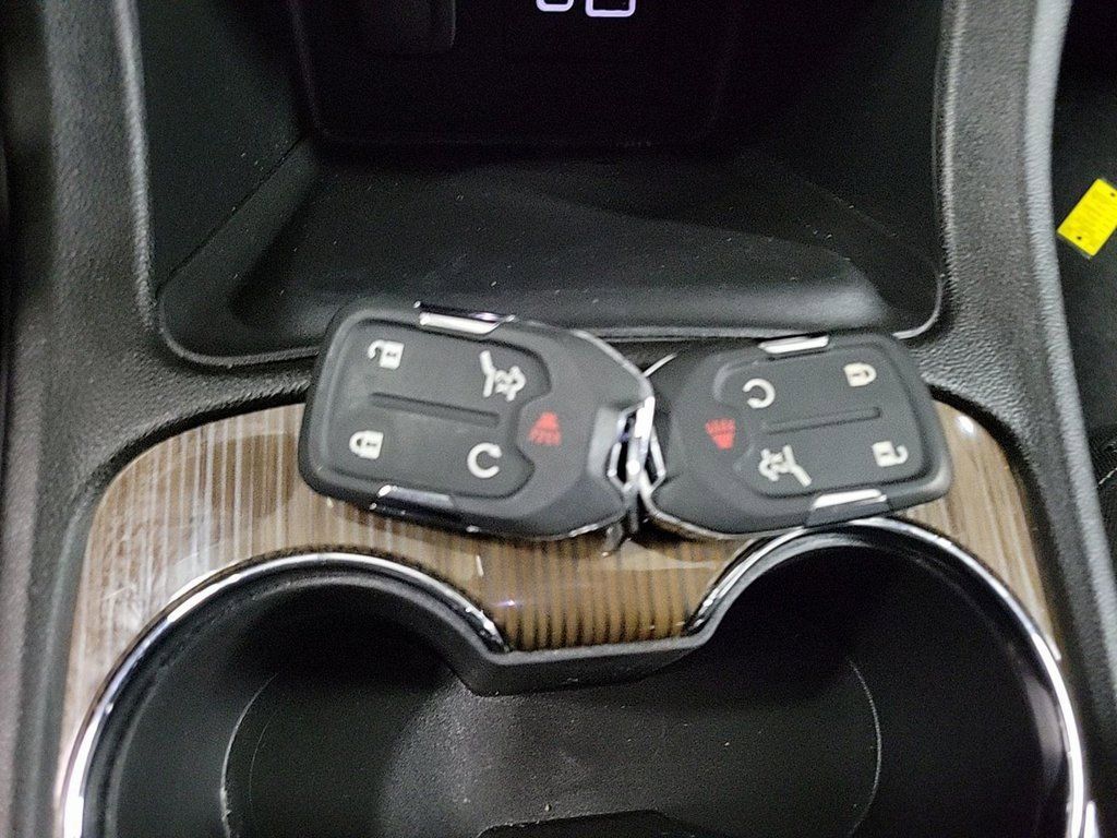2023 GMC ACADIA - Image 15