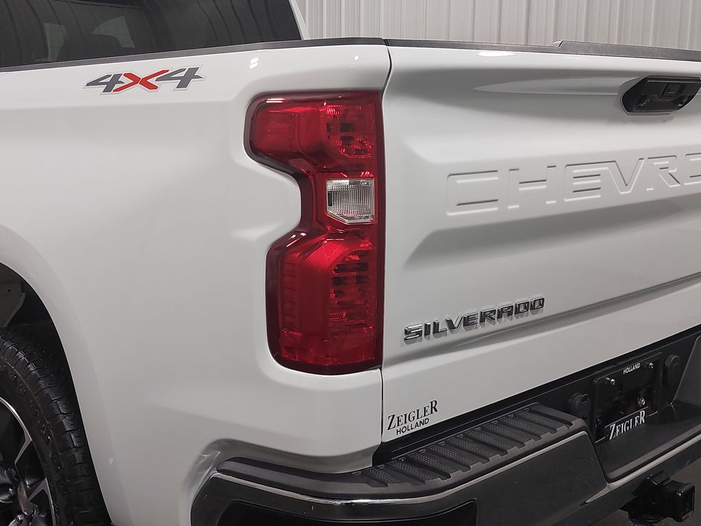 2023 CHEVROLET SILVERADO - Image 33