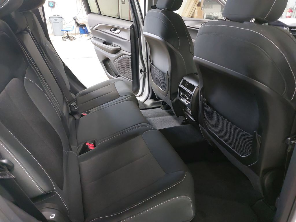 2023 JEEP GRAND CHEROKEE - Image 11