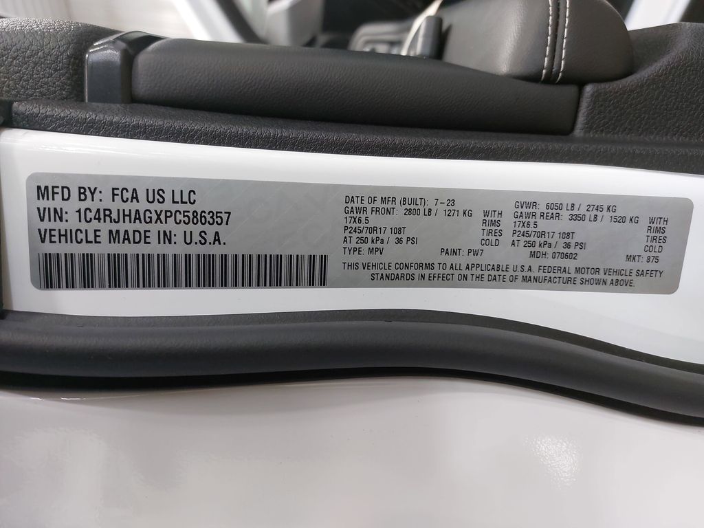 2023 JEEP GRAND CHEROKEE - Image 35