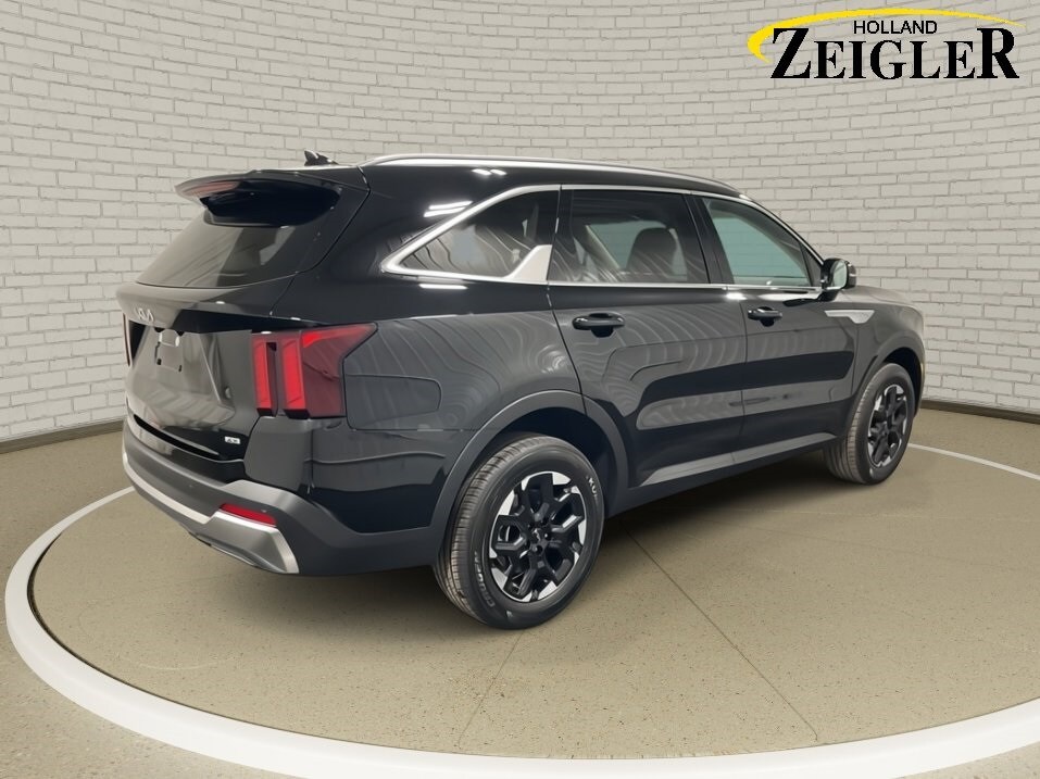 2025 Kia Sorento S photo 4