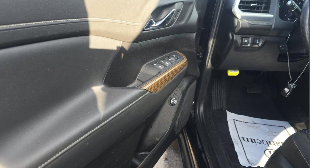 2023 GMC ACADIA - Image 12