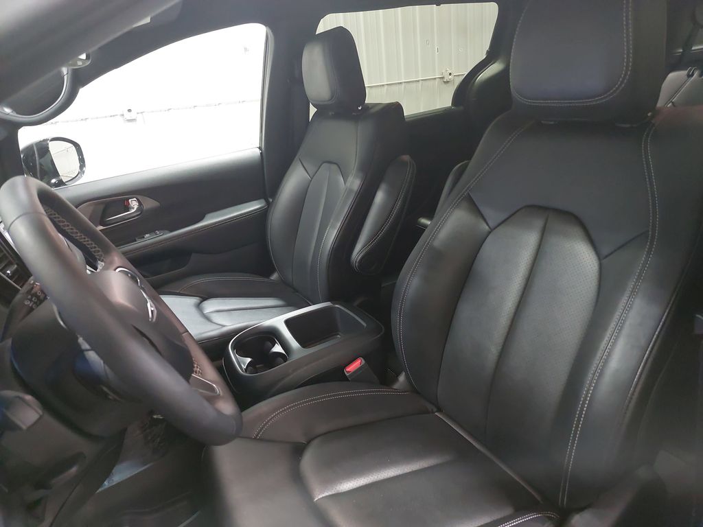 2025 CHRYSLER PACIFICA - Image 17