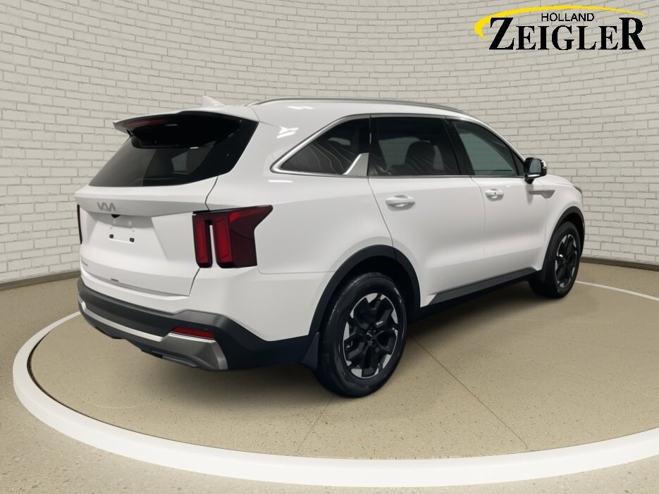2025 Kia Sorento S photo 4