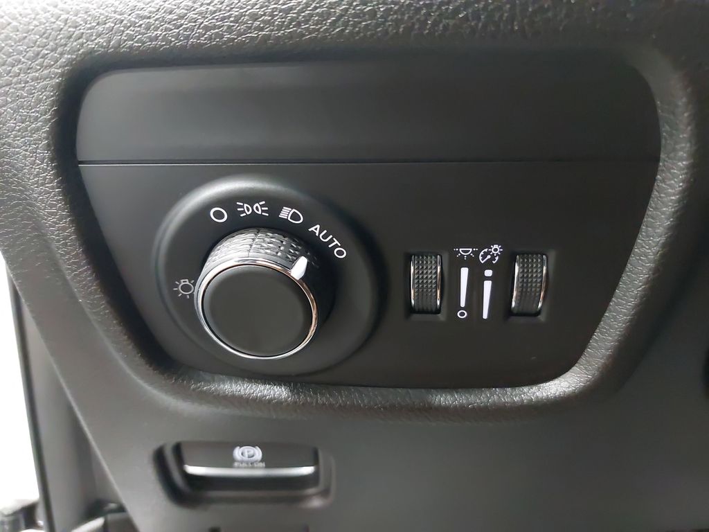 2023 JEEP GRAND CHEROKEE - Image 26