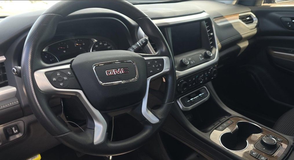 2023 GMC ACADIA - Image 14
