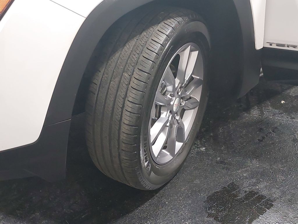 2024 GMC TERRAIN - Image 32