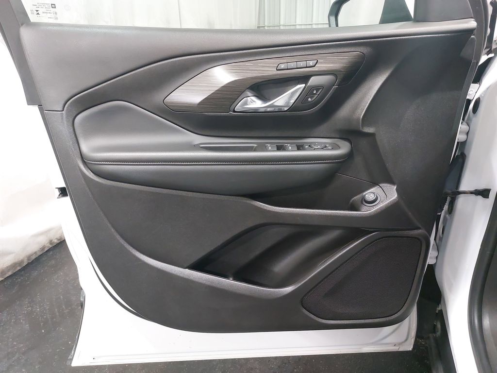 2024 GMC TERRAIN - Image 27