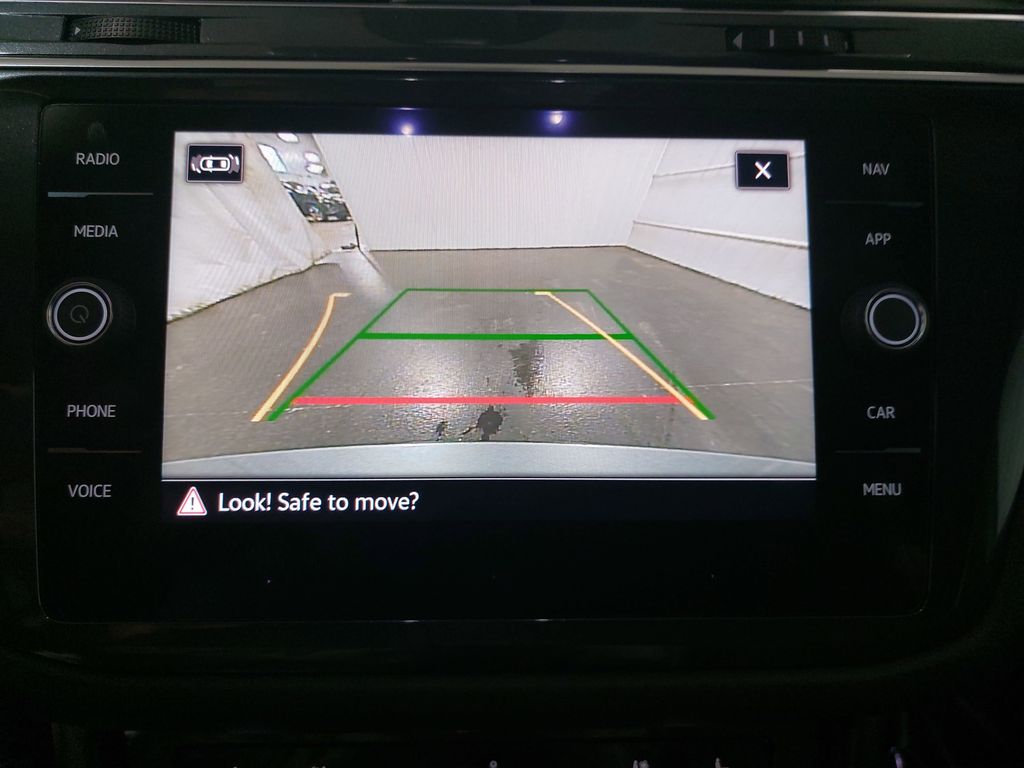 2022 VOLKSWAGEN TIGUAN - Image 25