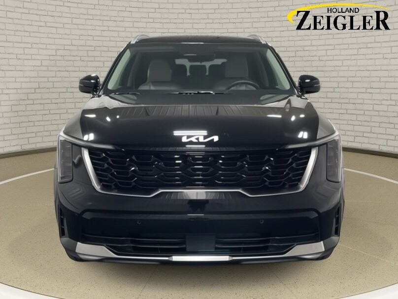 2025 Kia Sorento S photo 2