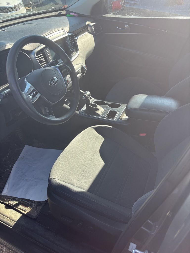 2019 KIA SORENTO - Image 9