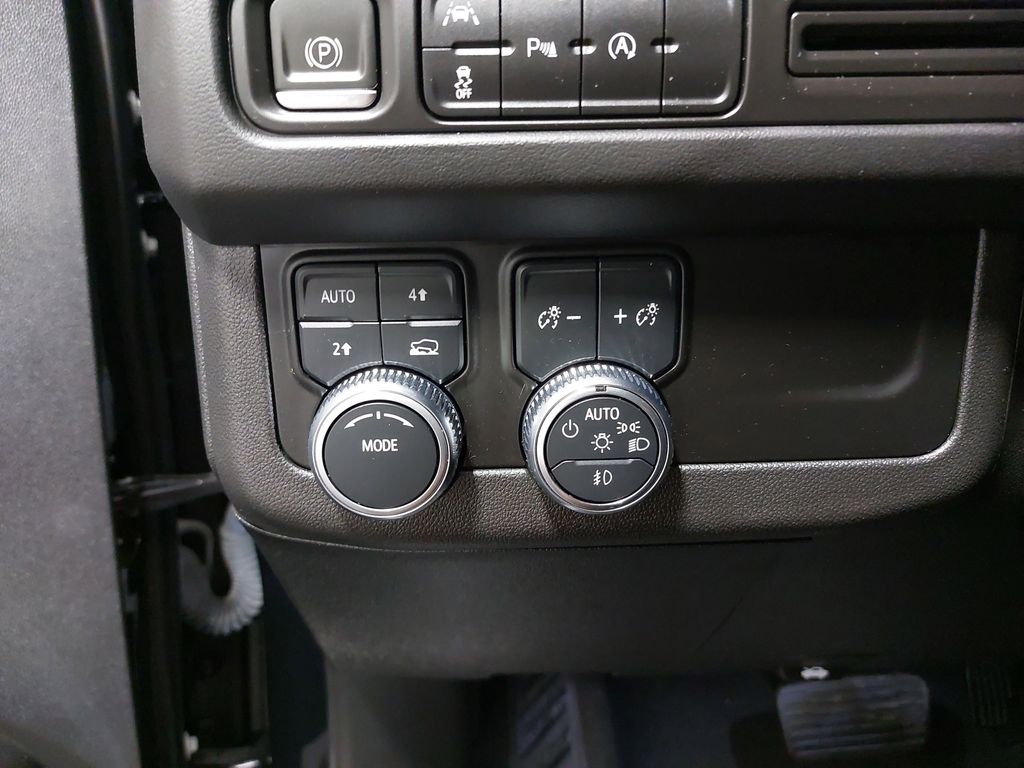 2023 GMC YUKON - Image 29