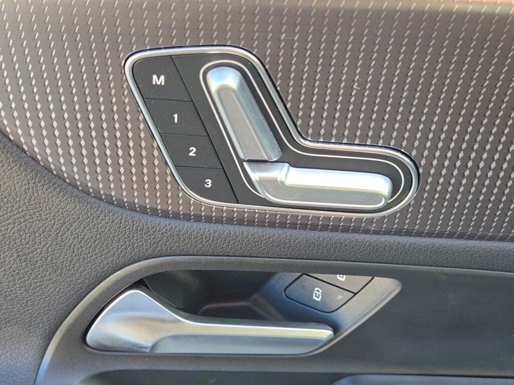 2022 MERCEDES-BENZ GLA-CLASS - Image 23