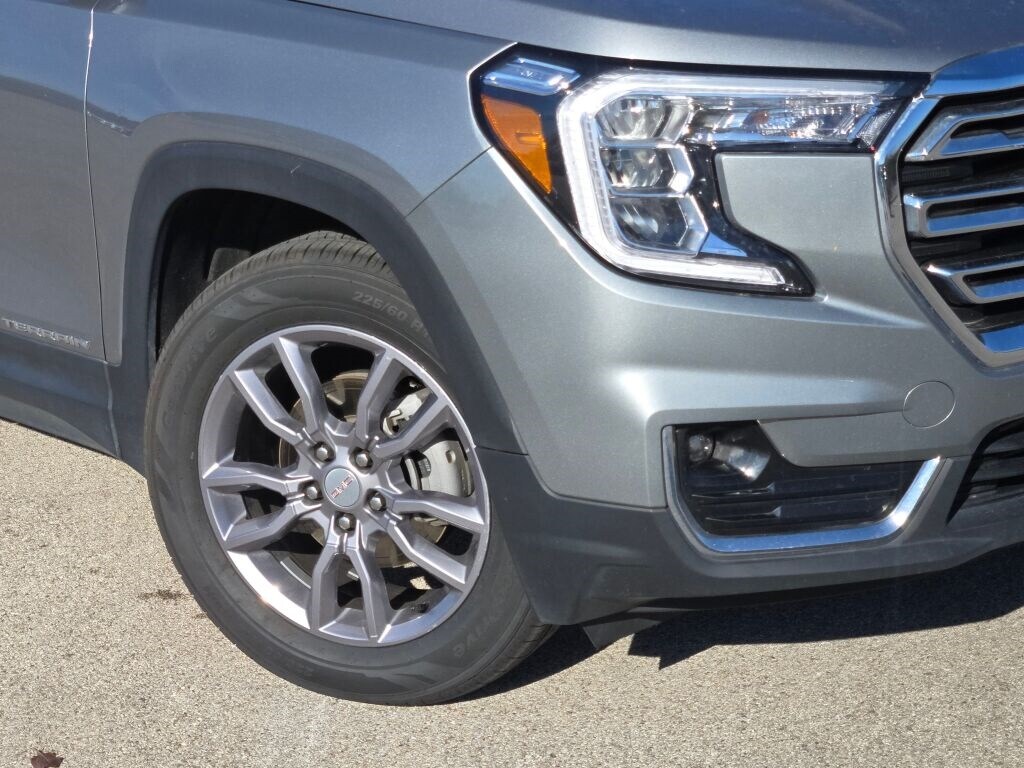2024 Gmc Terrain SLT photo 2