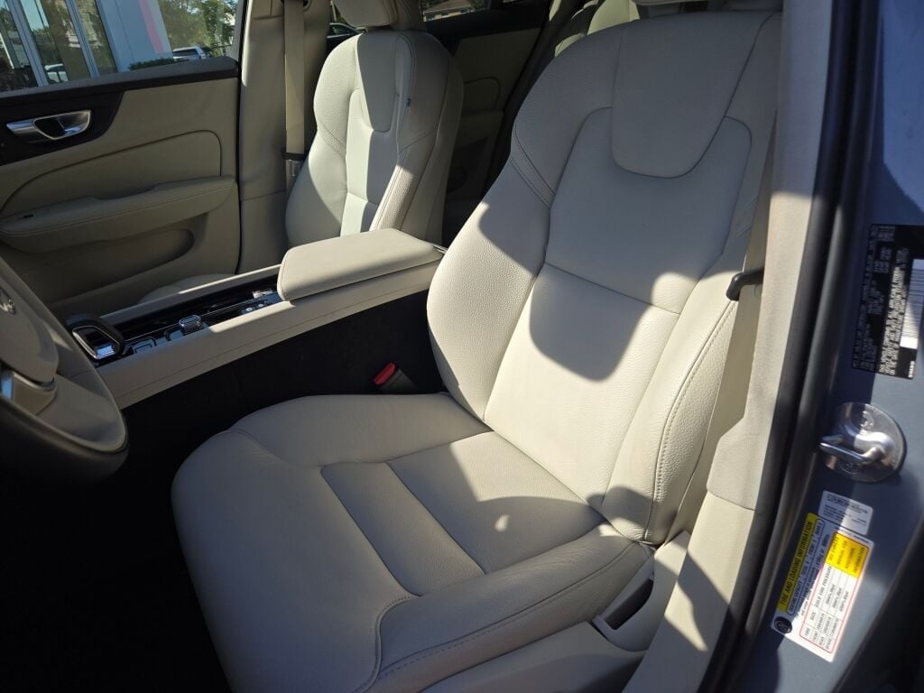 2024 VOLVO V60CC - Image 27