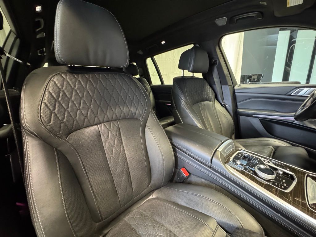 2024 BMW X7 - Image 30