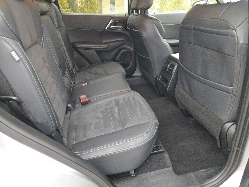 2024 MITSUBISHI OUTLANDER - Image 11