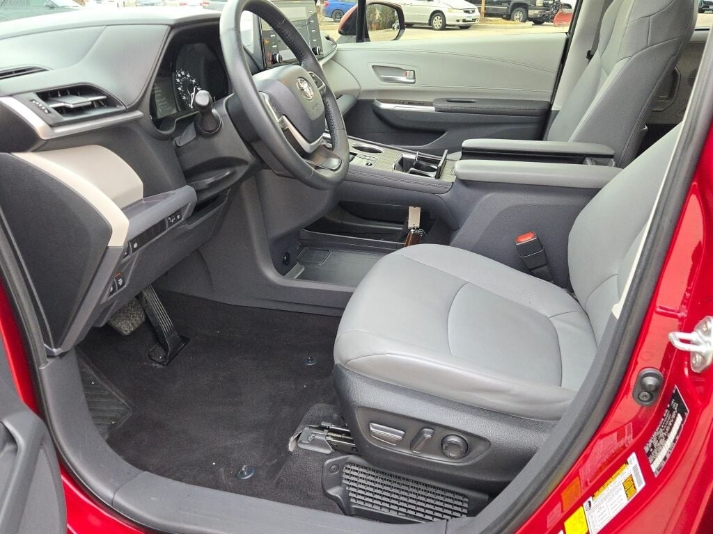 2023 TOYOTA SIENNA - Image 27