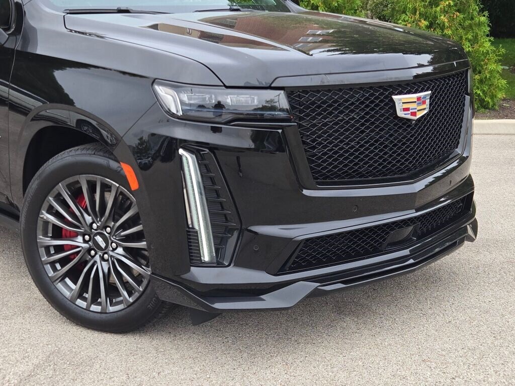 2023 Cadillac Escalade V-Series photo 2