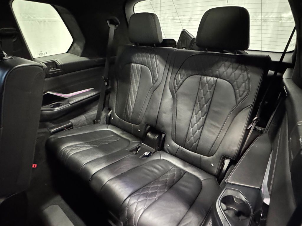 2024 BMW X7 - Image 26