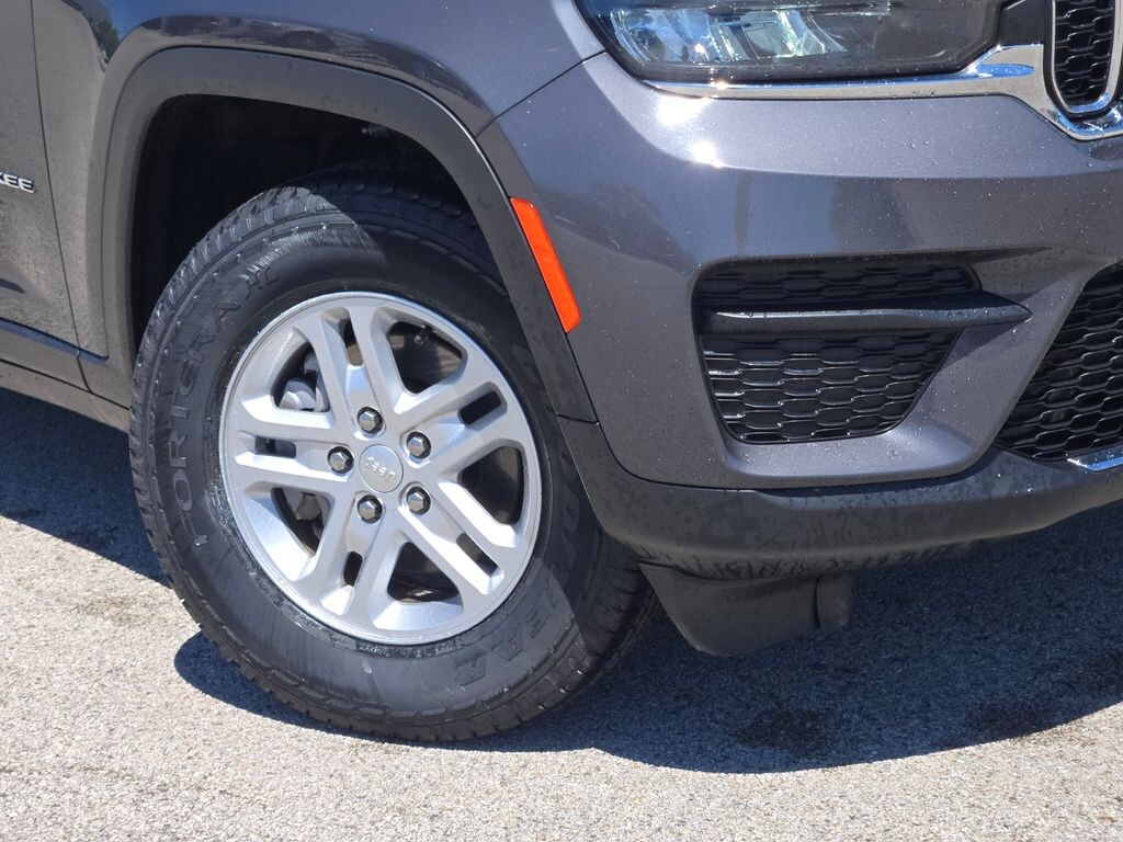 Used 2023 Jeep Grand Cherokee Laredo SUV