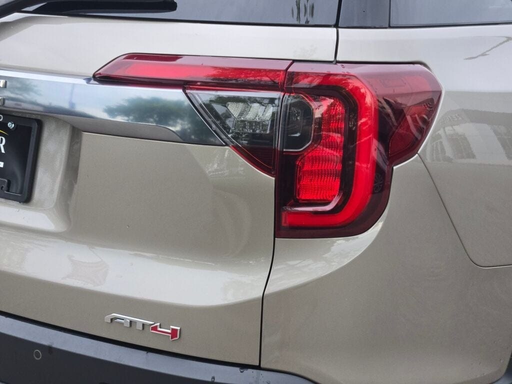 2023 GMC ACADIA - Image 12