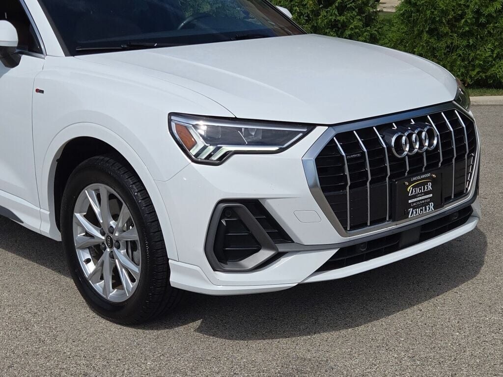 2023 Audi Q3 45 TFSI S line Premium photo 2