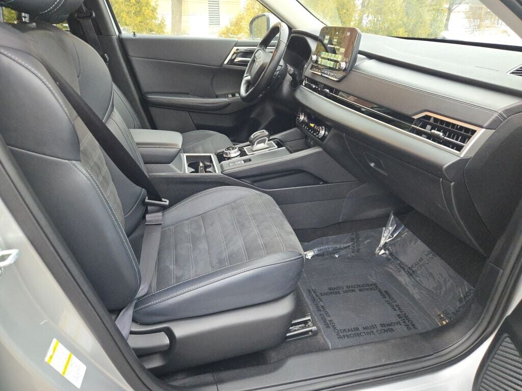 2024 MITSUBISHI OUTLANDER - Image 7