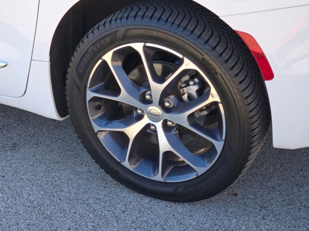 2021 CHRYSLER PACIFICA - Image 18