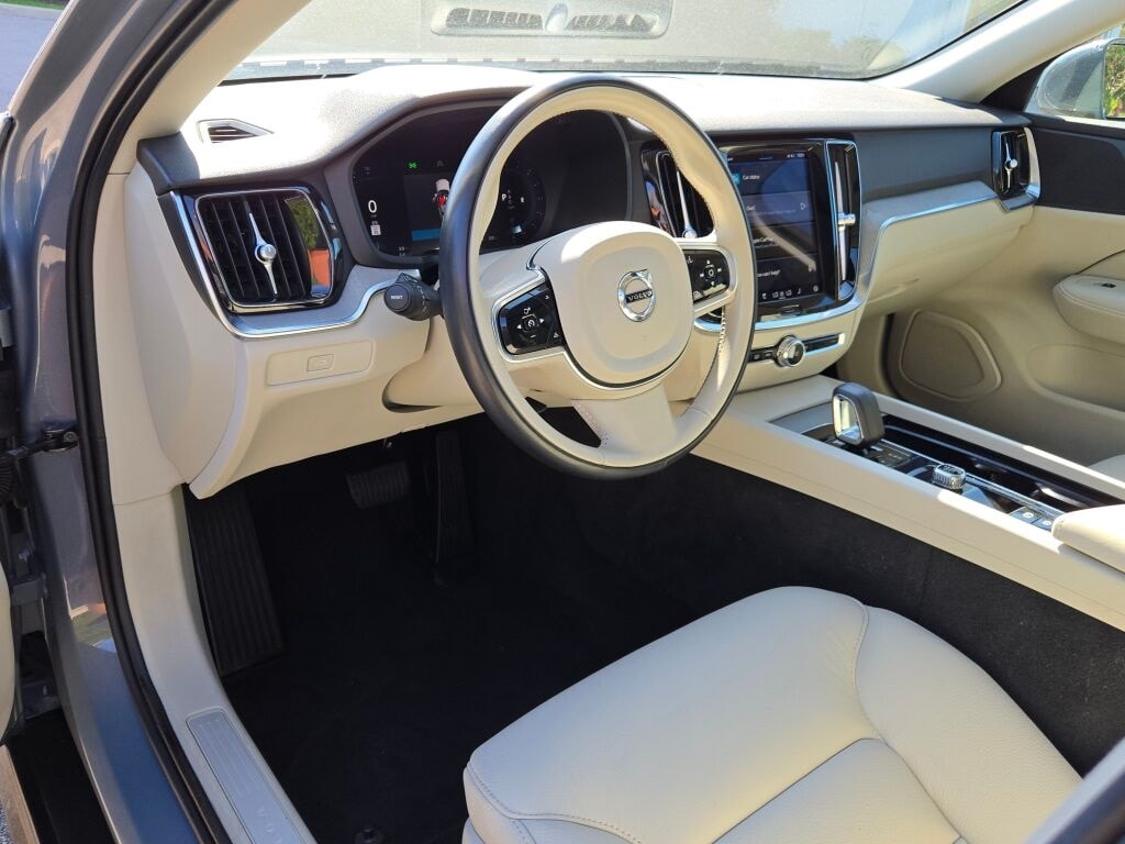 2024 VOLVO V60CC - Image 24