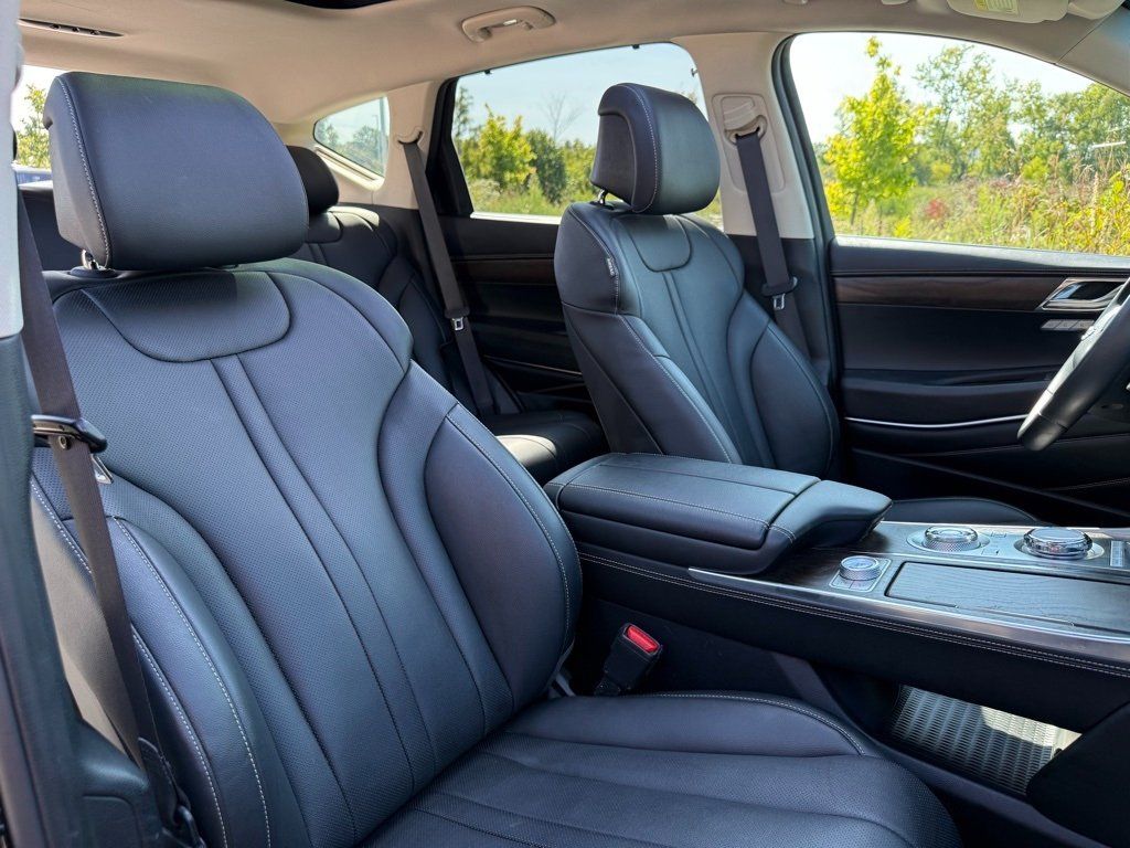 2024 GENESIS GV80 - Image 30