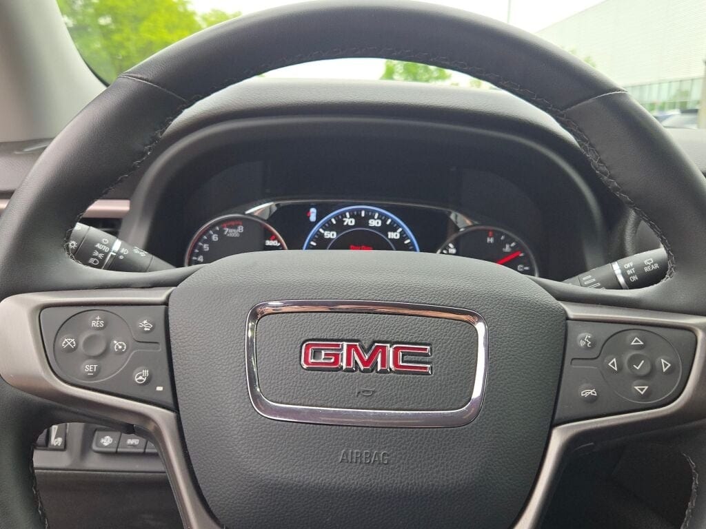 2023 GMC ACADIA - Image 38