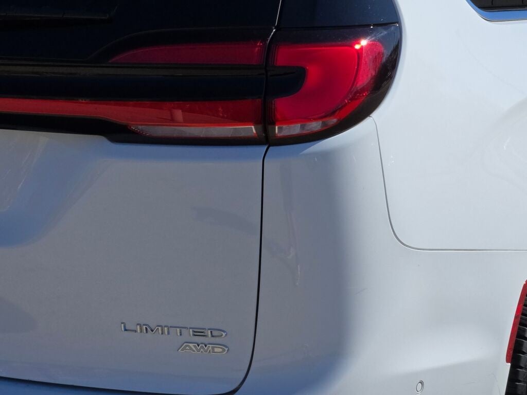 2021 CHRYSLER PACIFICA - Image 14