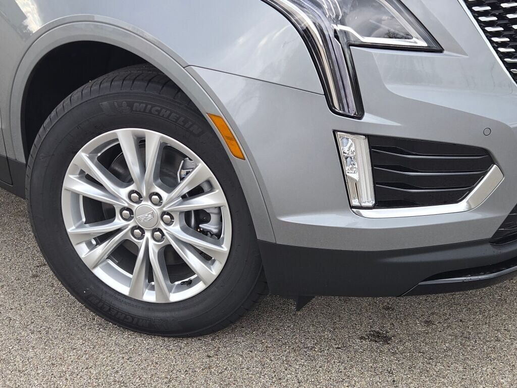 New 2026 CADILLAC XT5 Luxury SUV