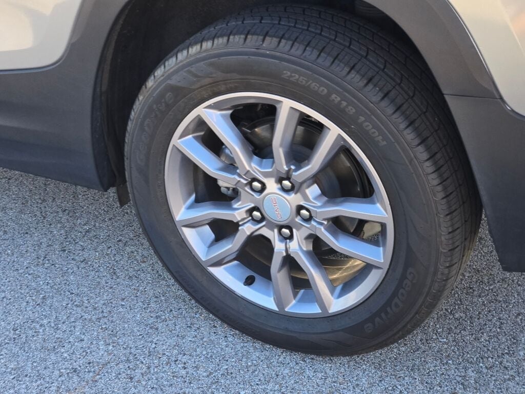 2024 GMC TERRAIN - Image 17