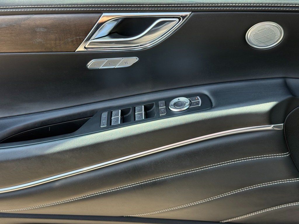 2024 GENESIS GV80 - Image 19