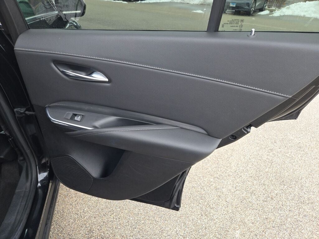 2024 CADILLAC XT4 - Image 10