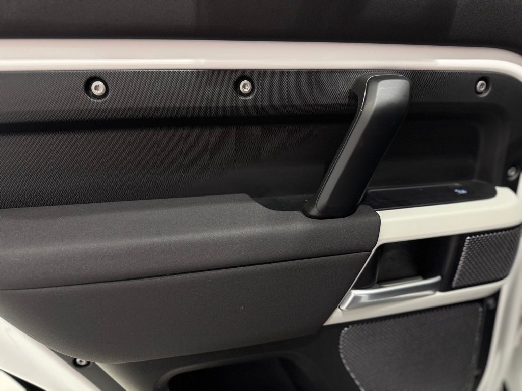 2023 LAND ROVER DEFENDER - Image 22