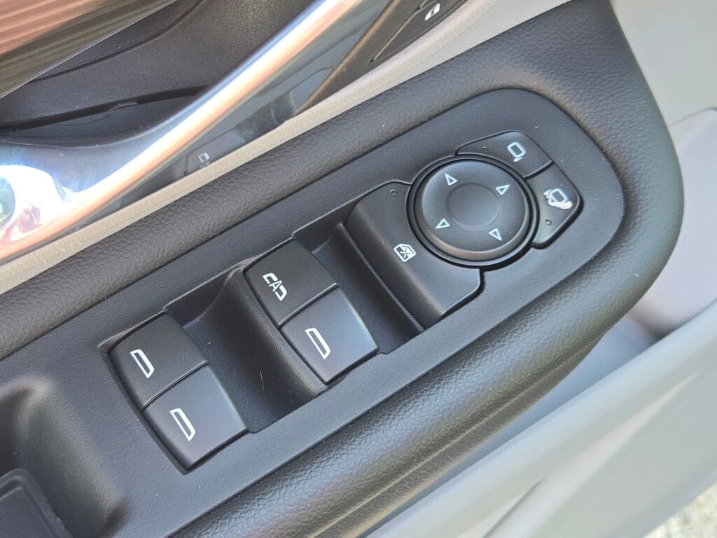 2024 GMC TERRAIN - Image 23