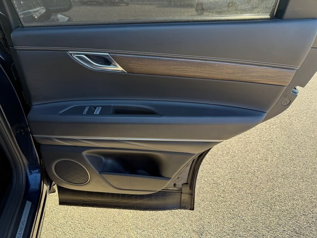 2024 GENESIS GV80 - Image 10