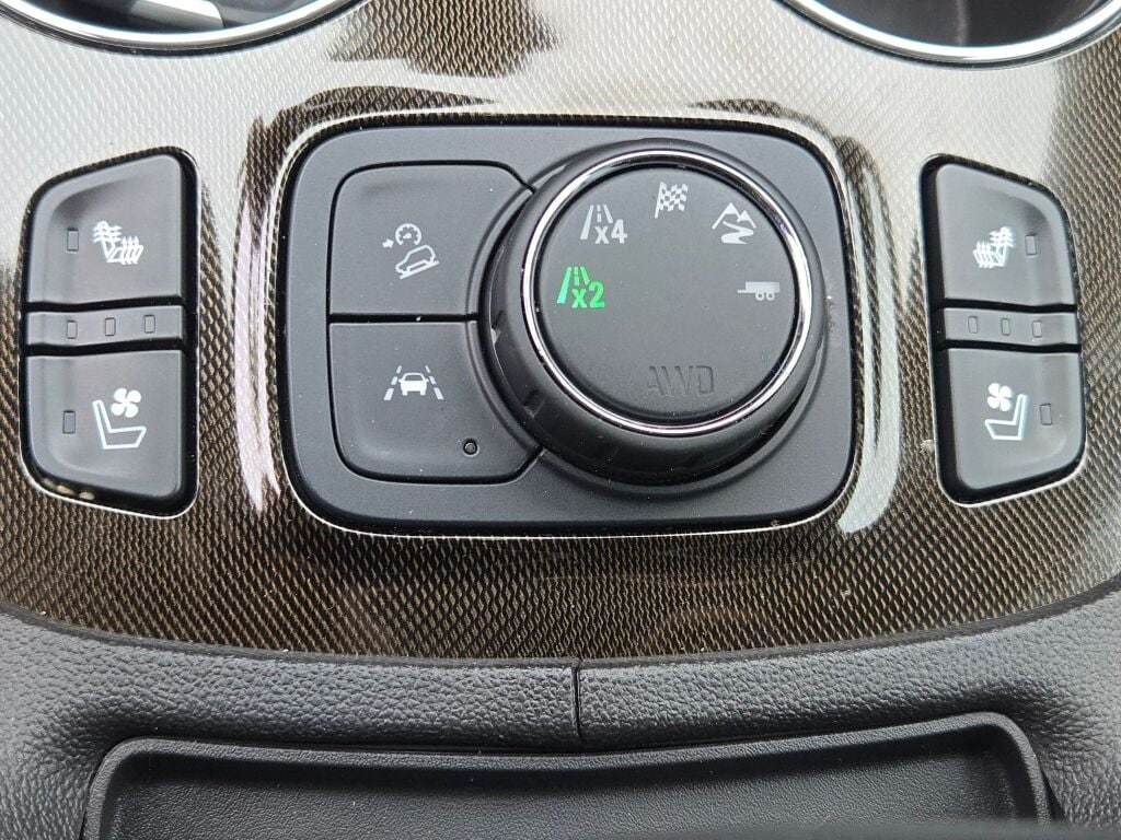 2023 GMC ACADIA - Image 34