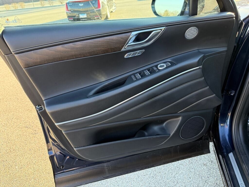 2024 GENESIS GV80 - Image 22