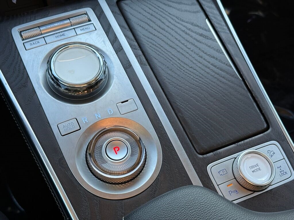 2024 GENESIS GV80 - Image 30