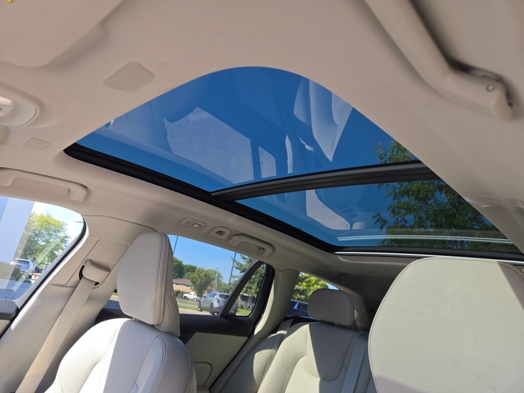 2024 VOLVO V60CC - Image 28