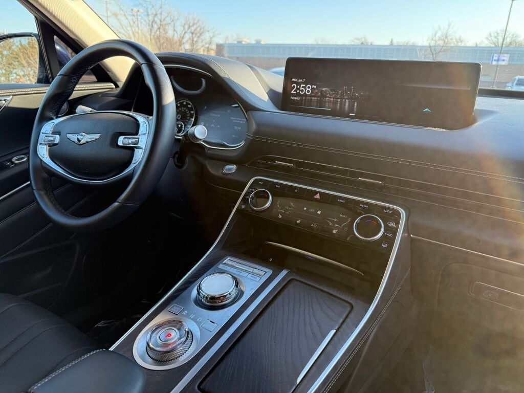 2024 GENESIS GV80 - Image 9