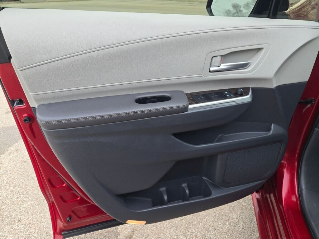 2023 TOYOTA SIENNA - Image 24