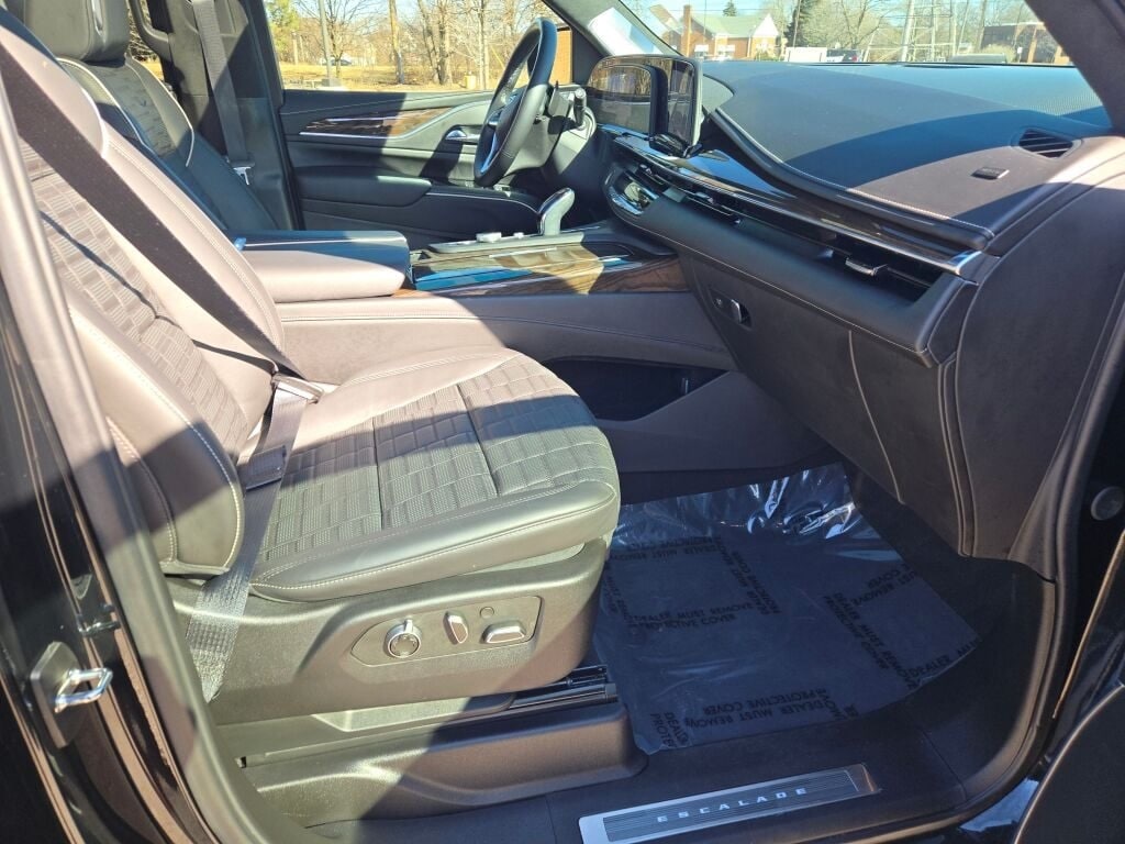 2024 CADILLAC ESCALADE - Image 9